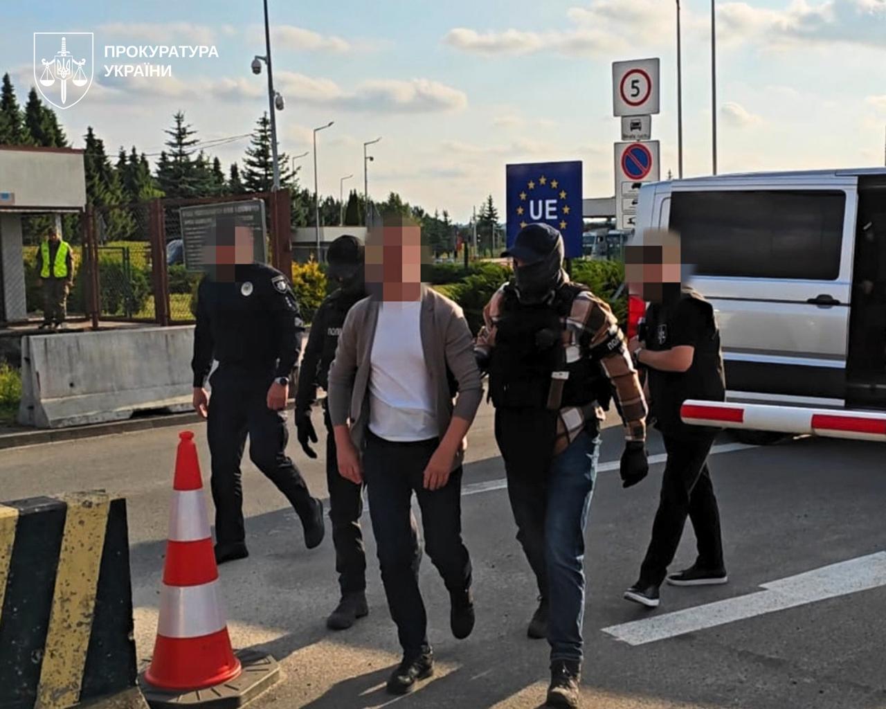 Фото (2) затримання. Джерело – Прокуратура України
