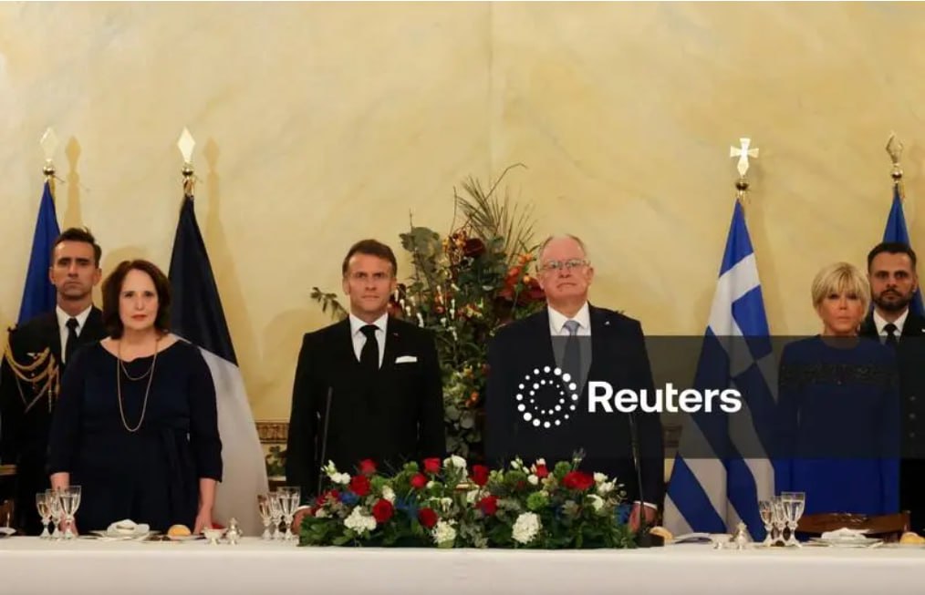 Снимок заголовка на reuters.com – Макрон пообещал защитить Грецию от турков и призвал Европу объединиться против РФ и США