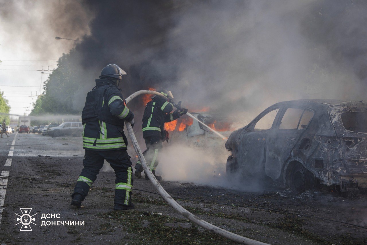 Фото (4) последствий удара РФ по Краматорску. Источник – ГСЧС