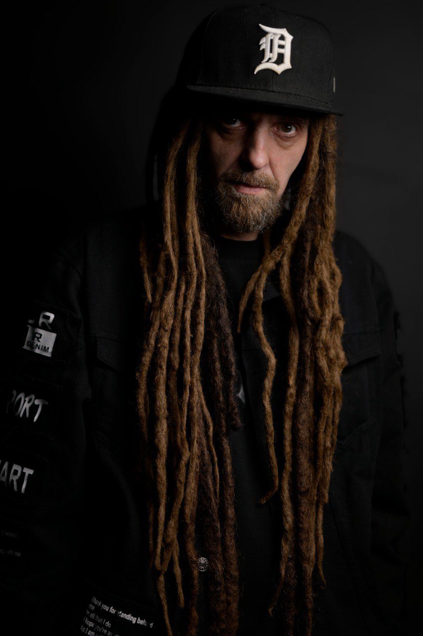 Фото гитариста Green Grey Андрея Яценко Дизеля