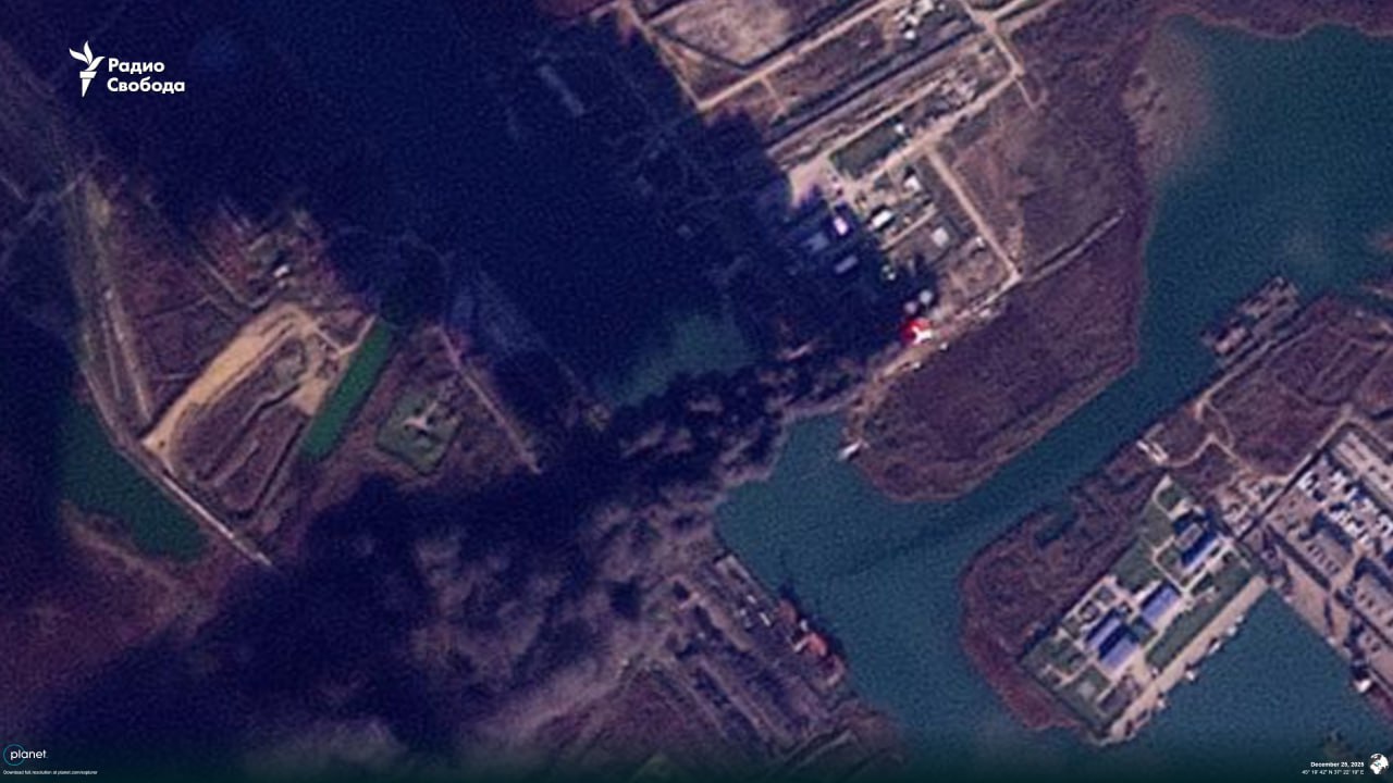 Спутниковый снимок пожара в порту Темрюк Краснодарского крае РФ. Источник - Радио Свобода